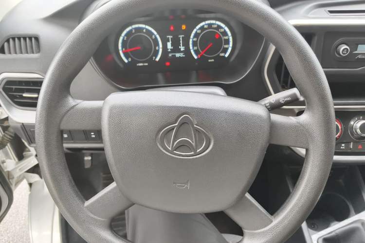 Used CHANGAN KAICHENG Ruixing M60 2023 1.5L GDI Comfort-Class Passenger Vehicle 6/7 Seats Steering Wheel