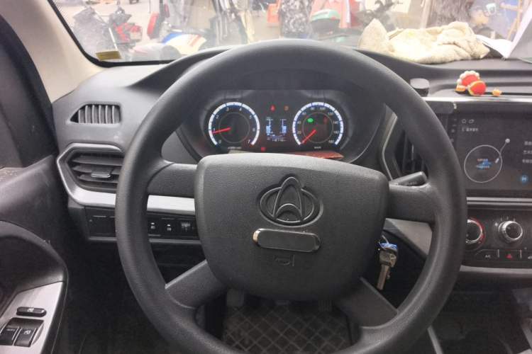 Used CHANGAN KAICHENG Ruixing M60 2023 1.6L CNG Comfort-Grade 6-Seater Passenger Vehicle Steering Wheel