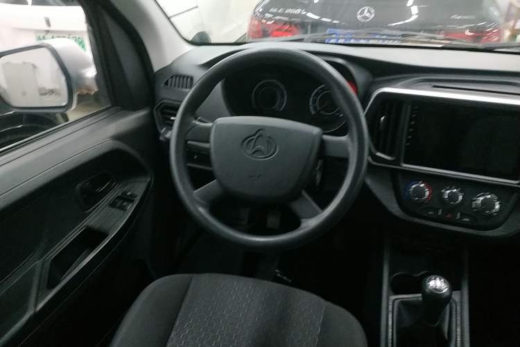 Used CHANGAN KAICHENG Ruixing M60 2023 1.5L GDI Comfort-Class Passenger Vehicle 6/7 Seats Steering Wheel