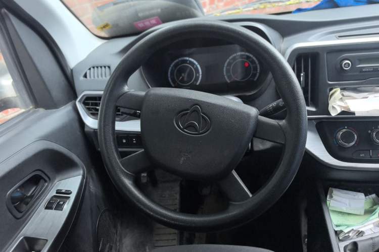 Used CHANGAN KAICHENG Ruixing M60 2023 1.5L GDI Comfort-Class Passenger Vehicle 6/7 Seats Steering Wheel