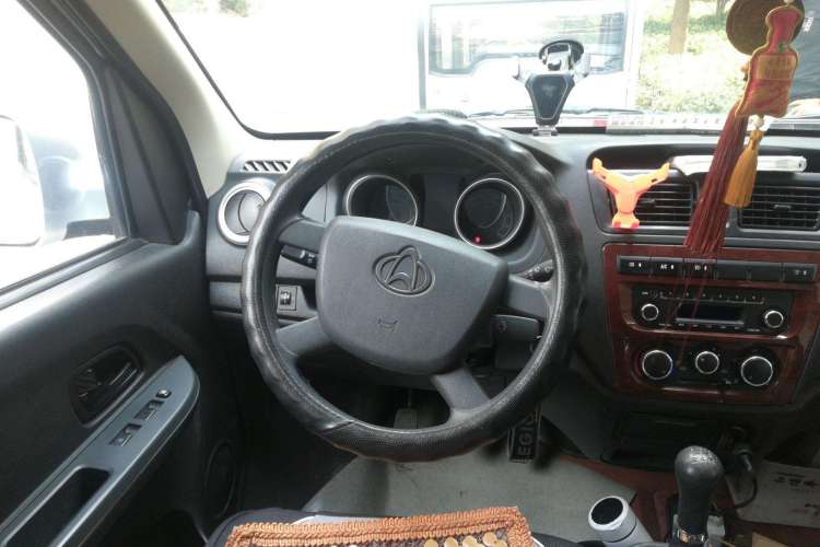 Used CHANGAN KAICHENG Ruixing M60 2023 1.6L CNG Comfort-Grade 6-Seater Passenger Vehicle Steering Wheel