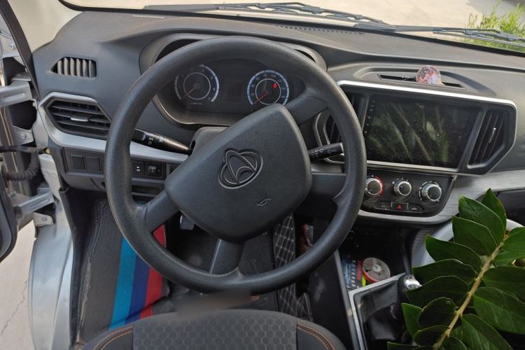 Used CHANGAN KAICHENG Ruixing M60 2023 1.5L GDI Comfort-Class Passenger Vehicle 6/7 Seats Steering Wheel