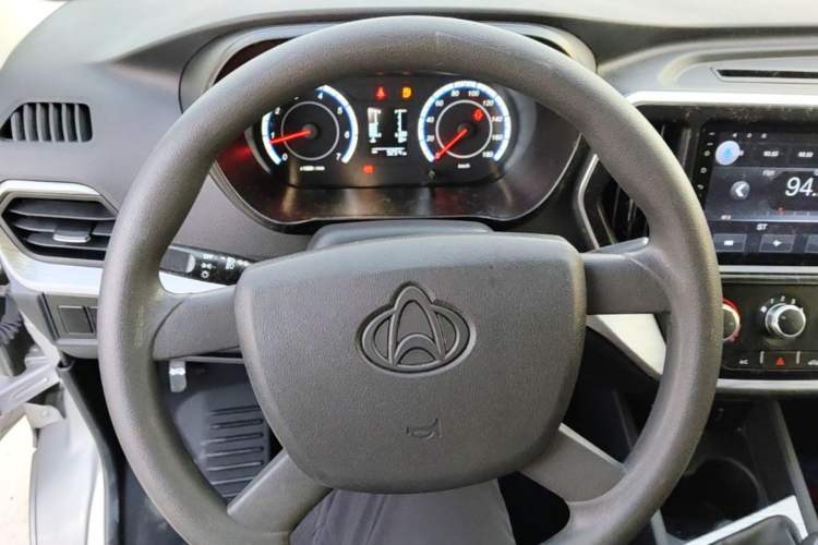 Used CHANGAN KAICHENG Ruixing M60 2023 1.5L GDI Comfort-Class Passenger Vehicle 6/7 Seats Steering Wheel