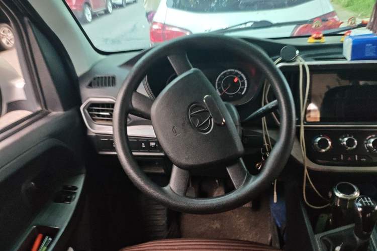 Used CHANGAN KAICHENG Ruixing M60 2023 1.6L CNG Comfort-Grade 6-Seater Passenger Vehicle Steering Wheel
