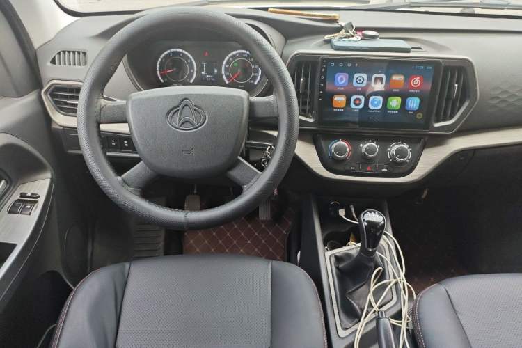 Used CHANGAN KAICHENG Ruixing M60 2023 1.6L CNG Comfort-Grade 6-Seater Passenger Vehicle Steering Wheel