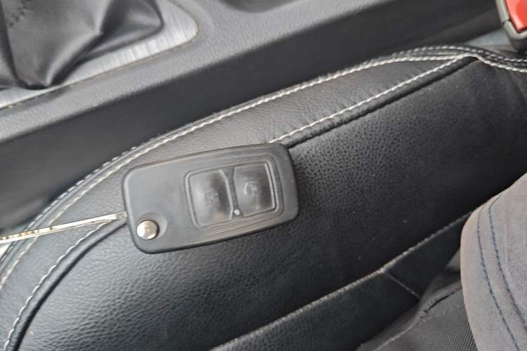 Used CHANGAN KAICHENG Ruixing M60 2023 1.5L GDI Elite-Class Passenger Vehicle 6/7 Seats Vehicle Key