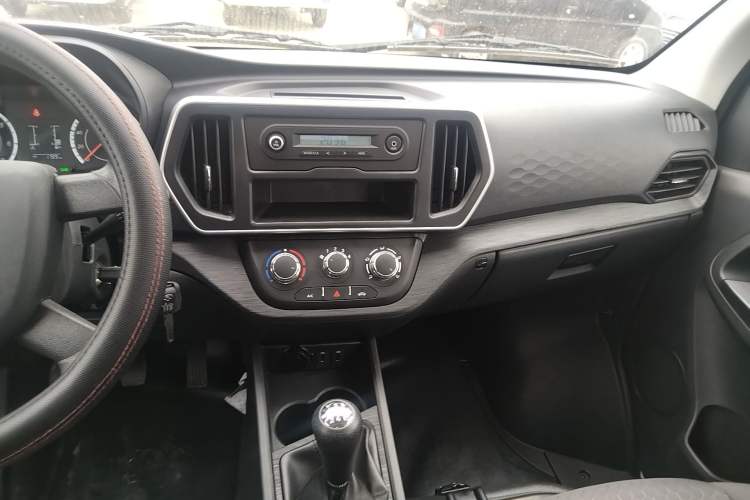 Used CHANGAN KAICHENG Ruixing M60 2023 1.5L GDI Comfort-Class Passenger Vehicle 6/7 Seats Audio And AC Panel