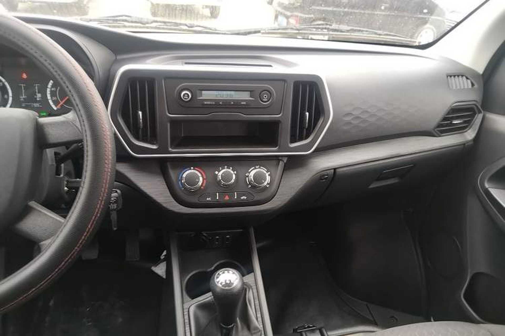 Used CHANGAN KAICHENG Ruixing M60 2023 1.5L GDI Comfort-Class Passenger Vehicle 6/7 Seats Audio And AC Panel