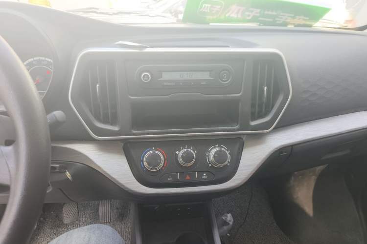 Used CHANGAN KAICHENG Ruixing M60 2023 1.5L GDI Comfort-Class Passenger Vehicle 6/7 Seats Audio And AC Panel