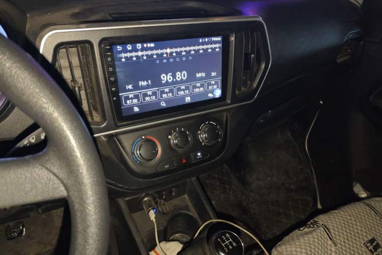 Used CHANGAN KAICHENG Ruixing M60 2023 1.6L CNG Comfort-Grade 6-Seater Passenger Vehicle Audio And AC Panel