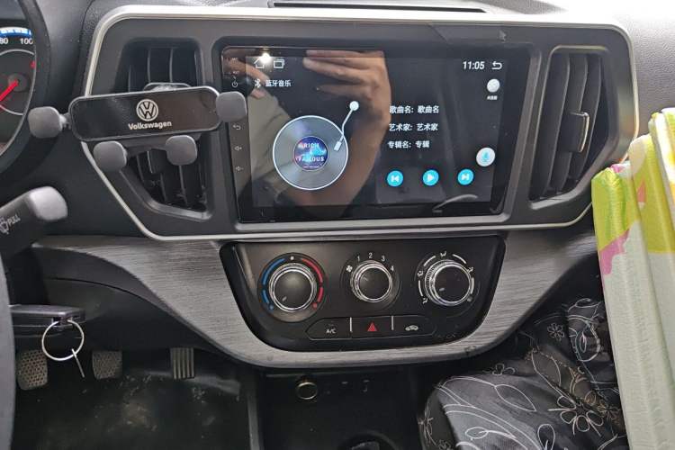 Used CHANGAN KAICHENG Ruixing M60 2023 1.5L GDI Comfort-Class Passenger Vehicle 6/7 Seats Audio And AC Panel
