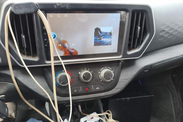 Used CHANGAN KAICHENG Ruixing M60 2023 1.6L CNG Comfort-Grade 6-Seater Passenger Vehicle Audio And AC Panel
