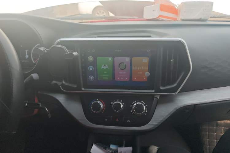 Used CHANGAN KAICHENG Ruixing M60 2023 1.5L GDI Comfort-Class Passenger Vehicle 6/7 Seats Audio And AC Panel
