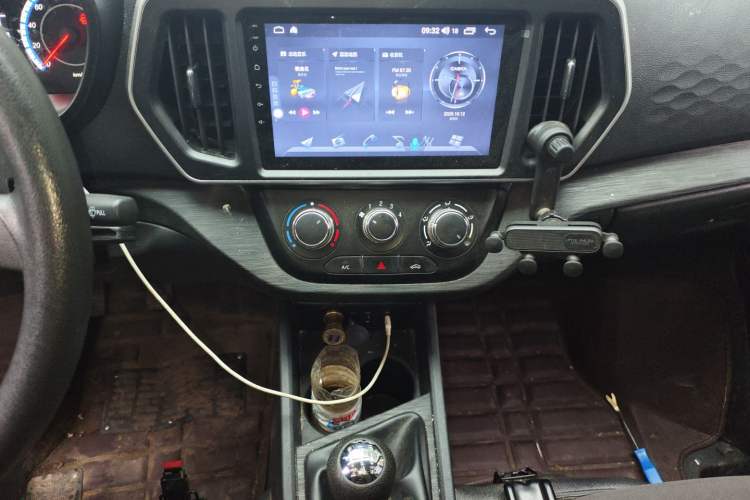 Used CHANGAN KAICHENG Ruixing M60 2023 1.5L GDI Comfort-Class Passenger Vehicle 6/7 Seats Audio And AC Panel