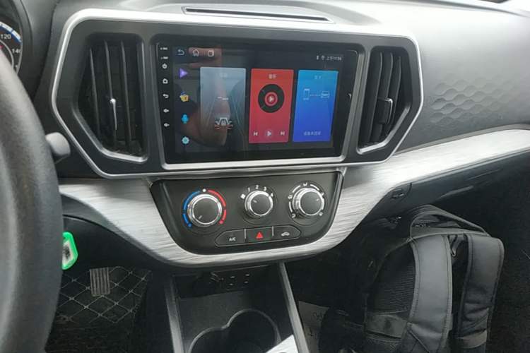 Used CHANGAN KAICHENG Ruixing M60 2023 1.5L GDI Comfort Van 2-Seater Audio And AC Panel
