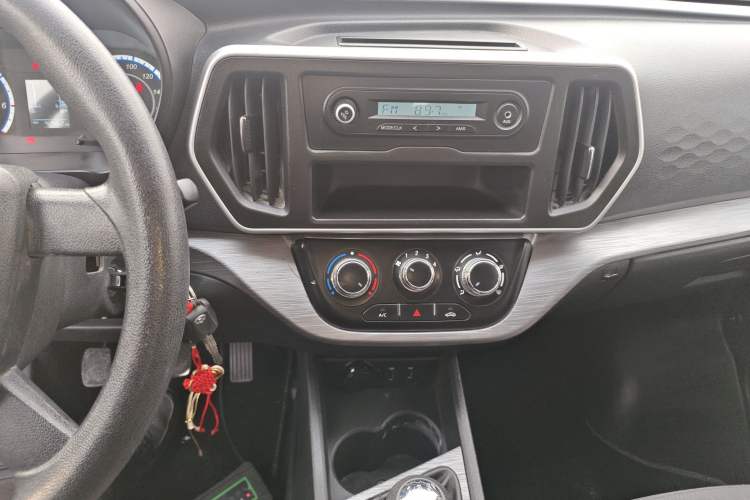 Used CHANGAN KAICHENG Ruixing M60 2023 1.5L GDI Comfort-Class Passenger Vehicle 6/7 Seats Audio And AC Panel