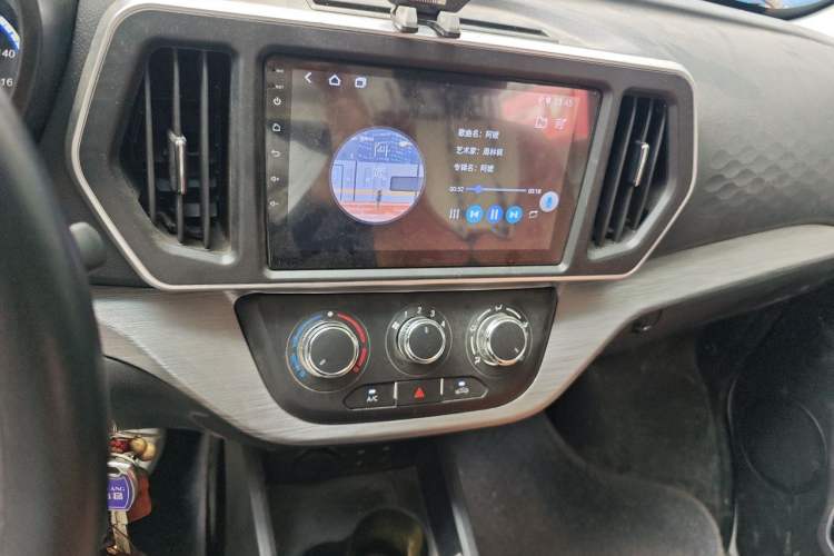 Used CHANGAN KAICHENG Ruixing M60 2023 1.5L GDI Elite-Class Passenger Vehicle 6/7 Seats Audio And AC Panel
