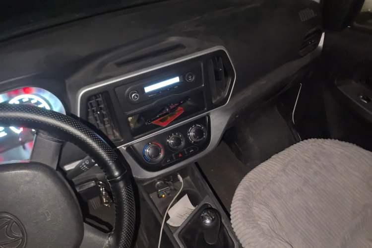 Used CHANGAN KAICHENG Ruixing M60 2023 1.5L GDI Comfort-Class Passenger Vehicle 6/7 Seats Audio And AC Panel