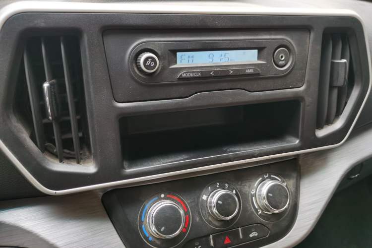 Used CHANGAN KAICHENG Ruixing M60 2023 1.6L CNG Comfort-Grade 6-Seater Passenger Vehicle Audio And AC Panel