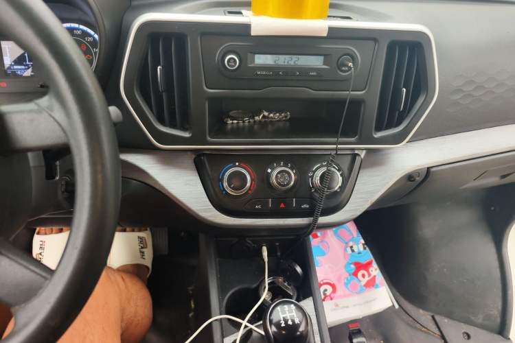 Used CHANGAN KAICHENG Ruixing M60 2023 1.6L CNG Comfort-Grade 6-Seater Passenger Vehicle Audio And AC Panel