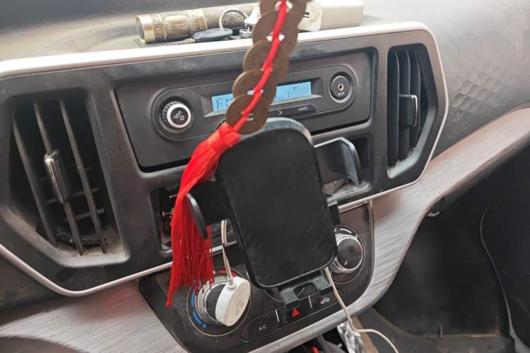Used CHANGAN KAICHENG Ruixing M60 2023 1.6L CNG Comfort-Grade 6-Seater Passenger Vehicle Audio And AC Panel