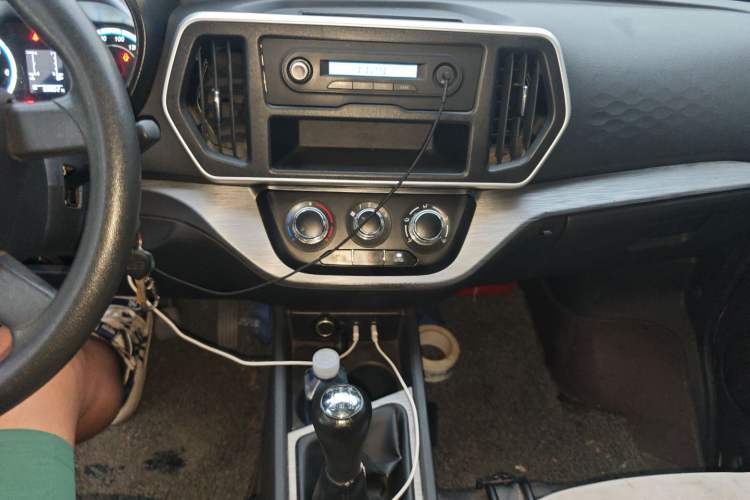 Used CHANGAN KAICHENG Ruixing M60 2023 1.5L GDI Comfort-Class Passenger Vehicle 6/7 Seats Audio And AC Panel