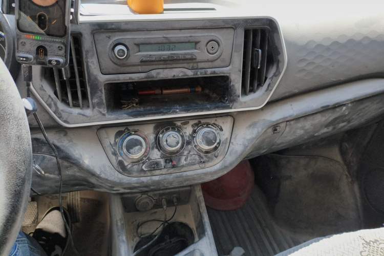 Used CHANGAN KAICHENG Ruixing M60 2023 1.5L GDI Comfort-Class Passenger Vehicle 6/7 Seats Audio And AC Panel