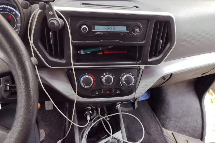 Used CHANGAN KAICHENG Ruixing M60 2023 1.5L GDI Comfort-Class Passenger Vehicle 6/7 Seats Audio And AC Panel