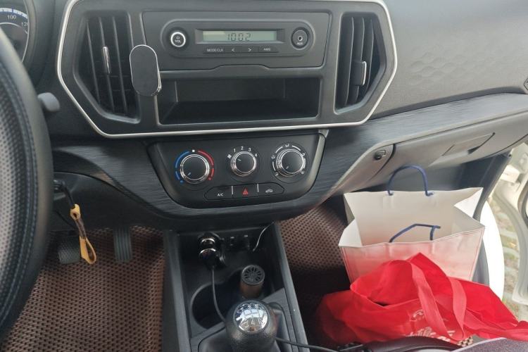 Used CHANGAN KAICHENG Ruixing M60 2023 1.5L GDI Comfort-Class Passenger Vehicle 6/7 Seats Audio And AC Panel