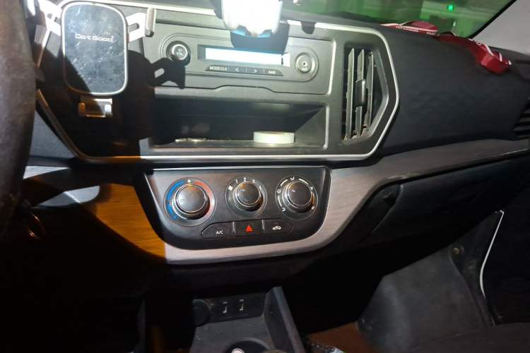 Used CHANGAN KAICHENG Ruixing M60 2023 1.5L GDI Comfort Van 2-Seater Audio And AC Panel