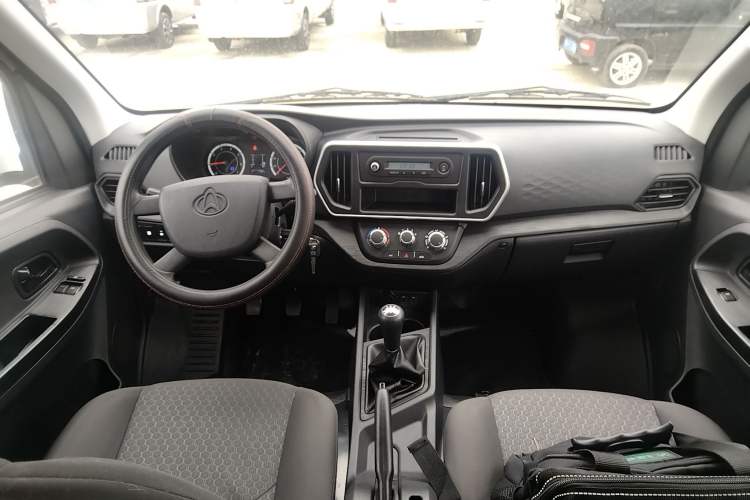 Used CHANGAN KAICHENG Ruixing M60 2023 1.5L GDI Comfort-Class Passenger Vehicle 6/7 Seats Center Console