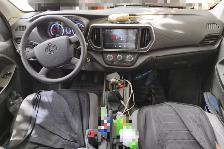 Used CHANGAN KAICHENG Ruixing M60 2023 1.6L CNG Comfort-Grade 6-Seater Passenger Vehicle Center Console