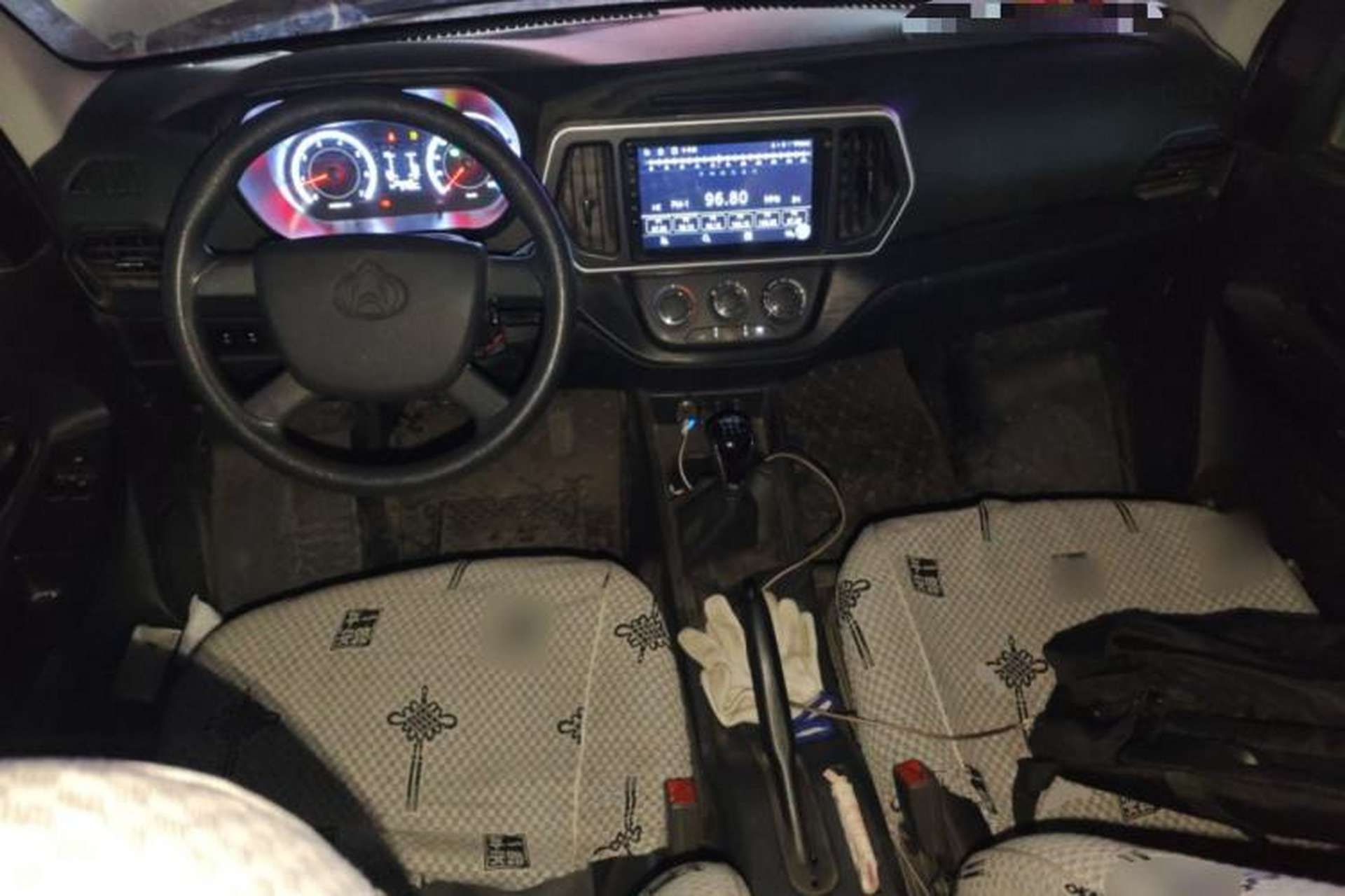 Used CHANGAN KAICHENG Ruixing M60 2023 1.6L CNG Comfort-Grade 6-Seater Passenger Vehicle Center Console