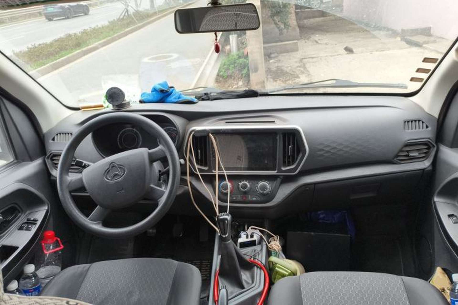 Used CHANGAN KAICHENG Ruixing M60 2023 1.6L CNG Comfort-Grade 6-Seater Passenger Vehicle Center Console