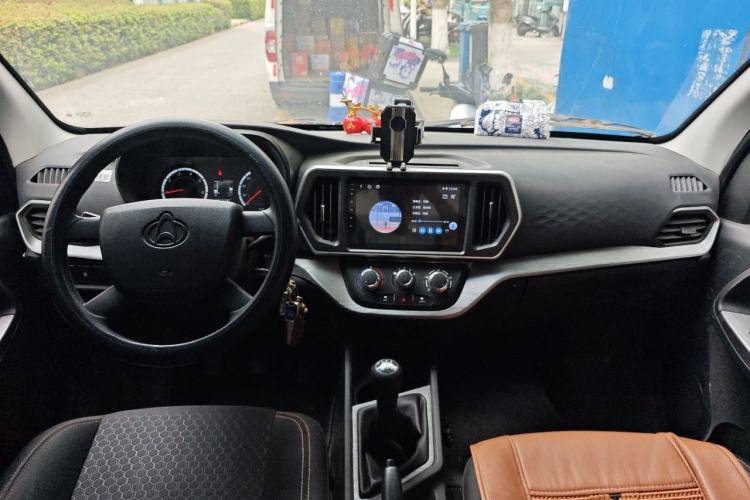 Used CHANGAN KAICHENG Ruixing M60 2023 1.5L GDI Elite-Class Passenger Vehicle 6/7 Seats Center Console