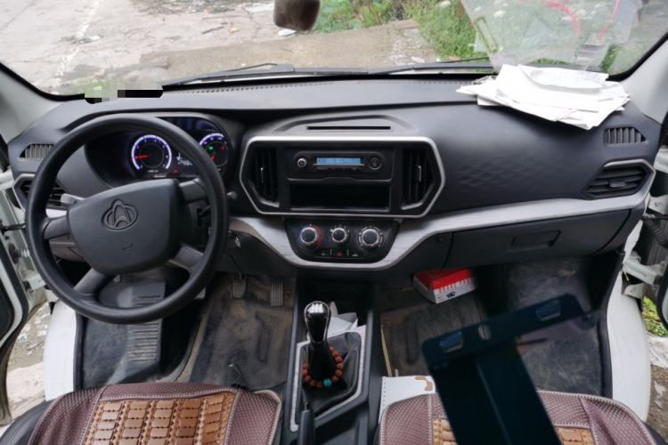 Used CHANGAN KAICHENG Ruixing M60 2023 1.6L CNG Comfort-Grade 6-Seater Passenger Vehicle Center Console