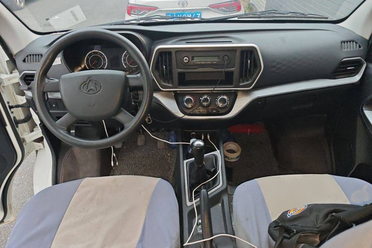 Used CHANGAN KAICHENG Ruixing M60 2023 1.5L GDI Comfort-Class Passenger Vehicle 6/7 Seats Center Console