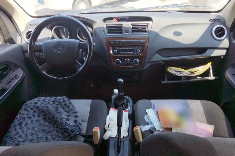 Used CHANGAN KAICHENG Ruixing M60 2023 1.6L CNG Comfort-Grade 6-Seater Passenger Vehicle Center Console