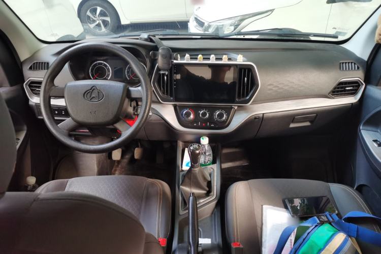 Used CHANGAN KAICHENG Ruixing M60 2023 1.6L CNG Comfort-Grade 6-Seater Passenger Vehicle Center Console