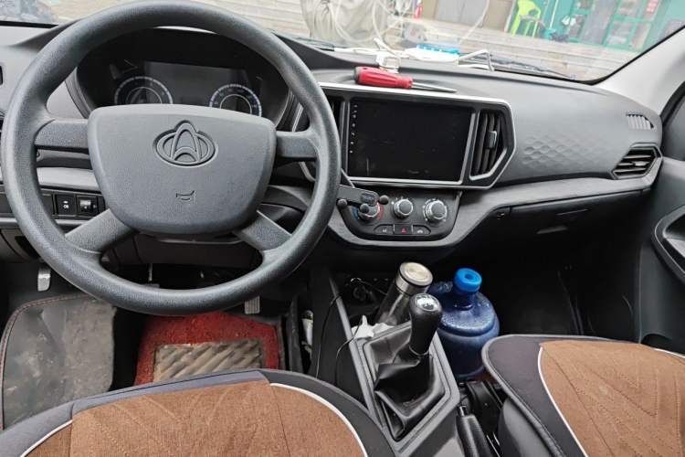 Used CHANGAN KAICHENG Ruixing M60 2023 1.5L GDI Comfort-Class Passenger Vehicle 6/7 Seats Center Console