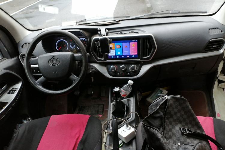 Used CHANGAN KAICHENG Ruixing M60 2023 1.6L CNG Comfort-Grade 6-Seater Passenger Vehicle Center Console