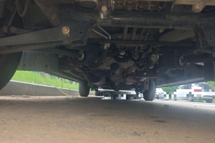 Used CHANGAN KAICHENG Ruixing M60 2023 1.6L CNG Comfort-Grade 6-Seater Passenger Vehicle Chassis Front