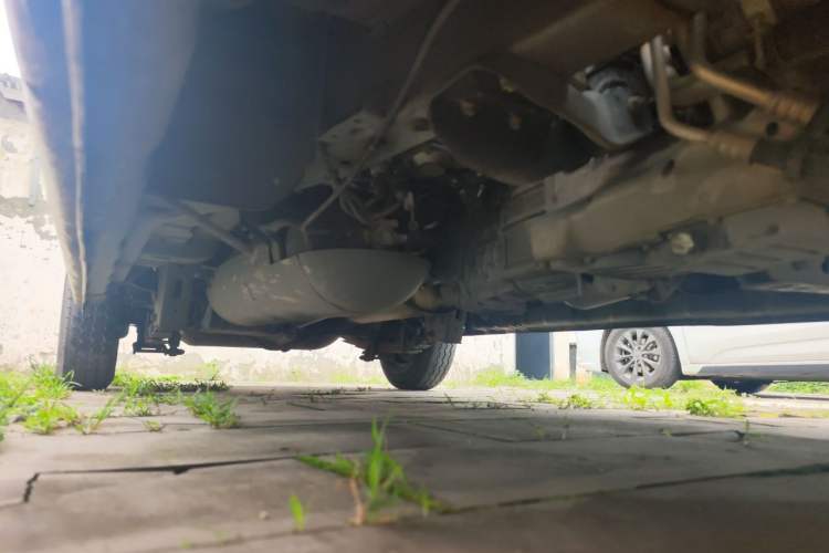 Used CHANGAN KAICHENG Ruixing M60 2023 1.6L CNG Comfort-Grade 6-Seater Passenger Vehicle Chassis Front Right