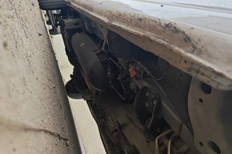 Used CHANGAN KAICHENG Ruixing M60 2023 1.6L CNG Comfort-Grade 6-Seater Passenger Vehicle Chassis Front Right