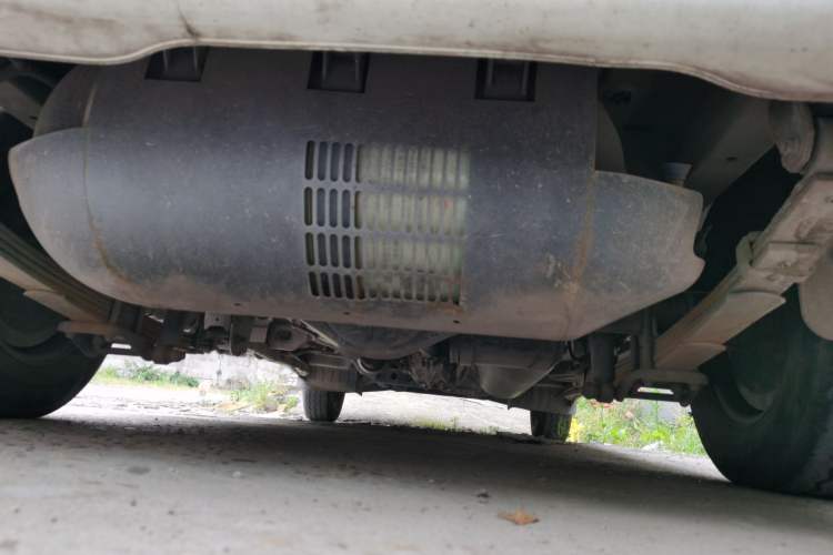 Used CHANGAN KAICHENG Ruixing M60 2023 1.6L CNG Comfort-Grade 6-Seater Passenger Vehicle Chassis Rear
