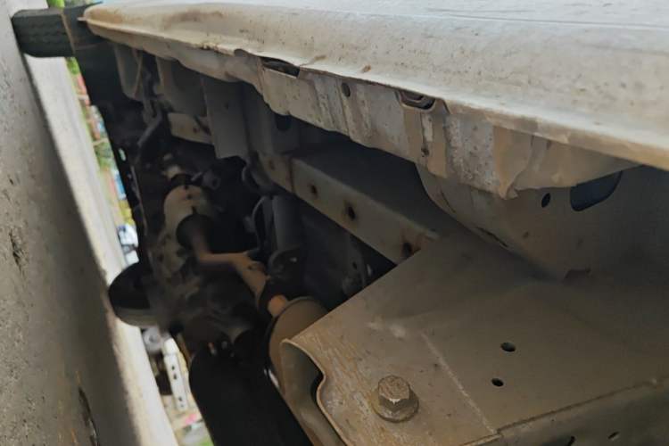Used CHANGAN KAICHENG Ruixing M60 2023 1.6L CNG Comfort-Grade 6-Seater Passenger Vehicle Chassis Rear Left