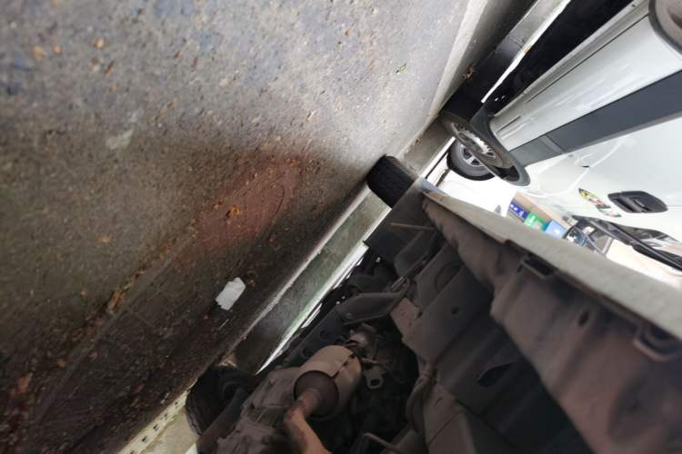 Used CHANGAN KAICHENG Ruixing M60 2023 1.6L CNG Comfort-Grade 6-Seater Passenger Vehicle Chassis Rear Left