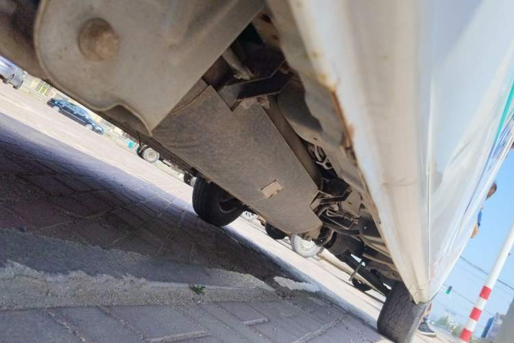 Used CHANGAN KAICHENG Ruixing M60 2023 1.6L CNG Comfort-Grade 6-Seater Passenger Vehicle Chassis Rear Right