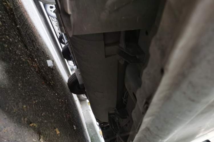 Used CHANGAN KAICHENG Ruixing M60 2023 1.6L CNG Comfort-Grade 6-Seater Passenger Vehicle Chassis Rear Right