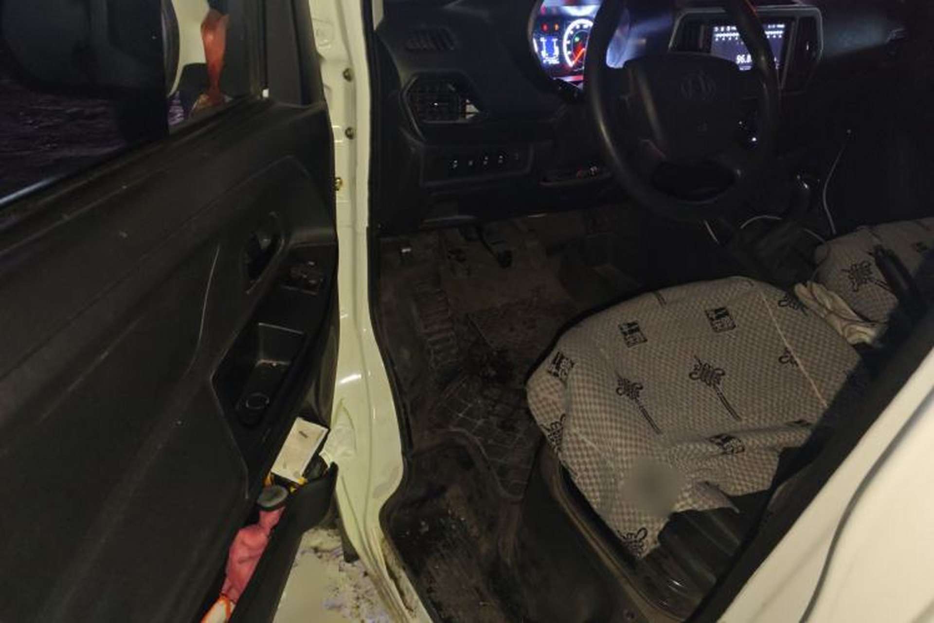 Used CHANGAN KAICHENG Ruixing M60 2023 1.6L CNG Comfort-Grade 6-Seater Passenger Vehicle Driver Seat